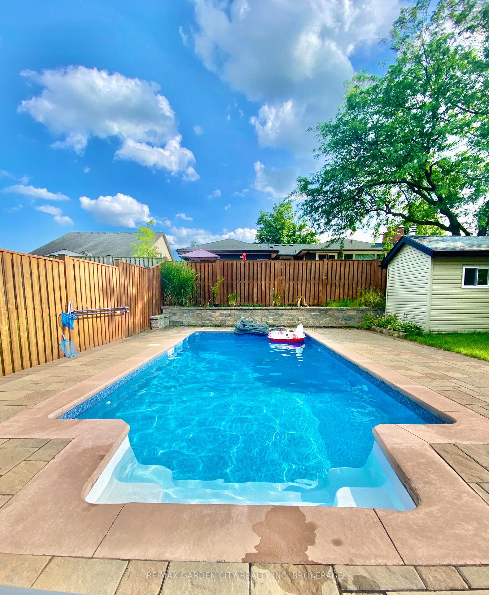 Photo 3 of 4022 Bush Crescent, Lincoln, Beamsville — HOMEH
