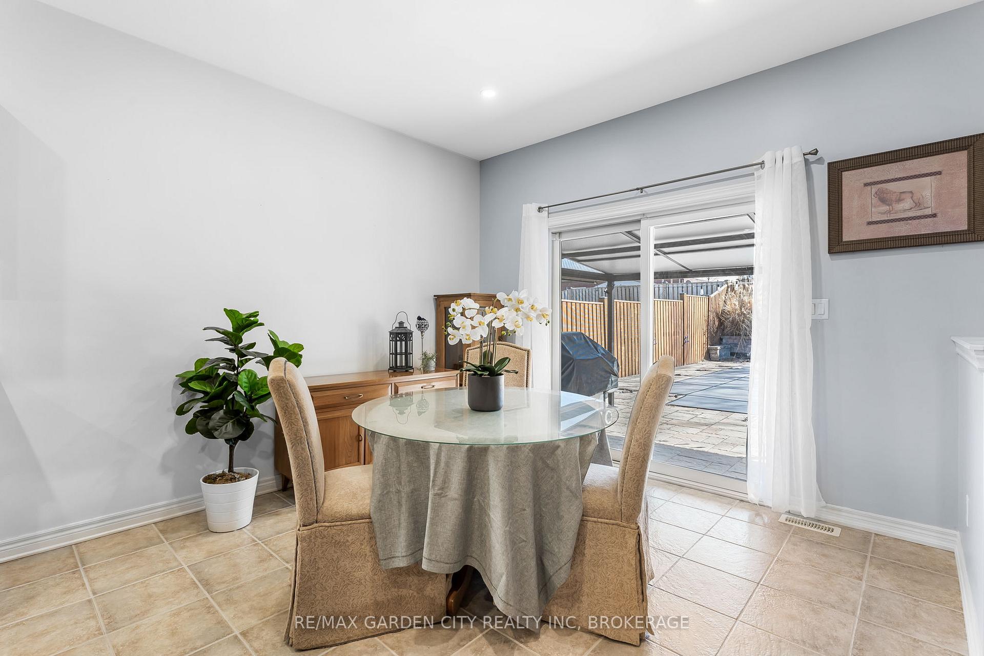 Photo 9 of 4022 Bush Crescent, Lincoln, Beamsville — HOMEH