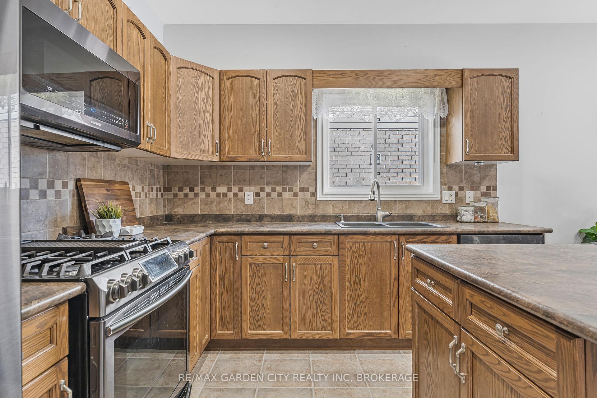 Photo 11 of 4022 Bush Crescent, Lincoln, Beamsville — HOMEH