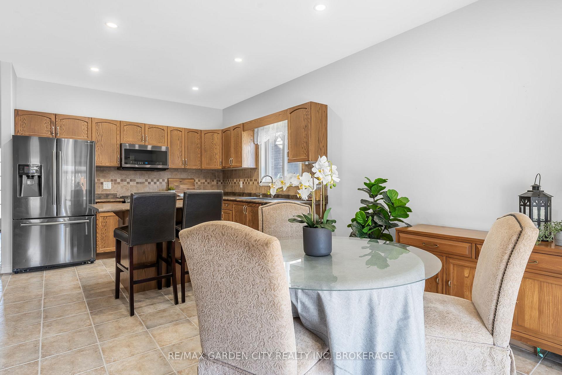 Photo 12 of 4022 Bush Crescent, Lincoln, Beamsville — HOMEH
