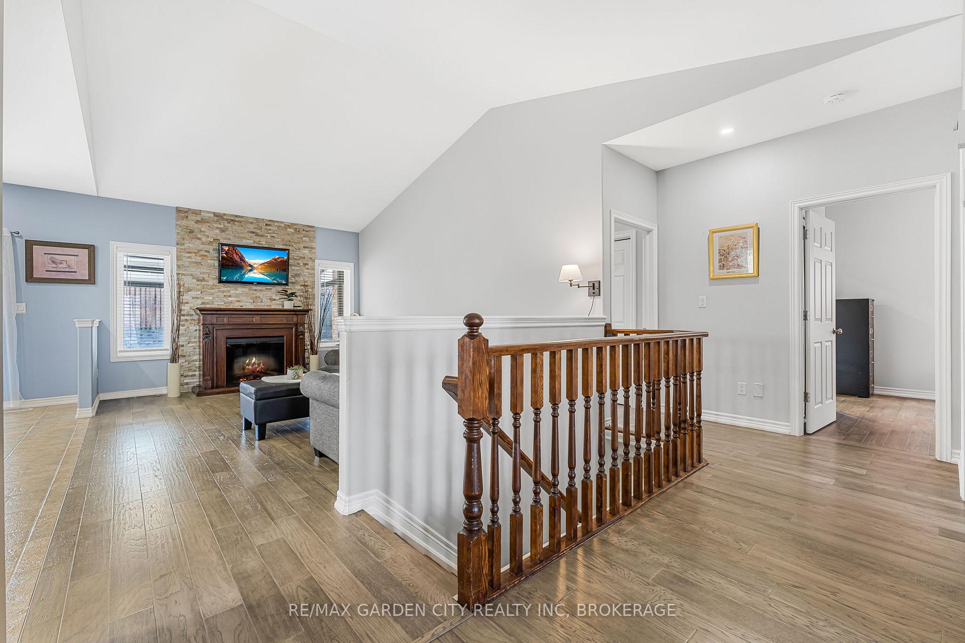 Photo 13 of 4022 Bush Crescent, Lincoln, Beamsville — HOMEH