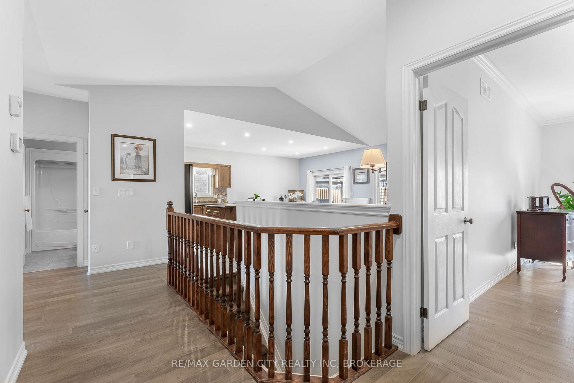 Photo 15 of 4022 Bush Crescent, Lincoln, Beamsville — HOMEH