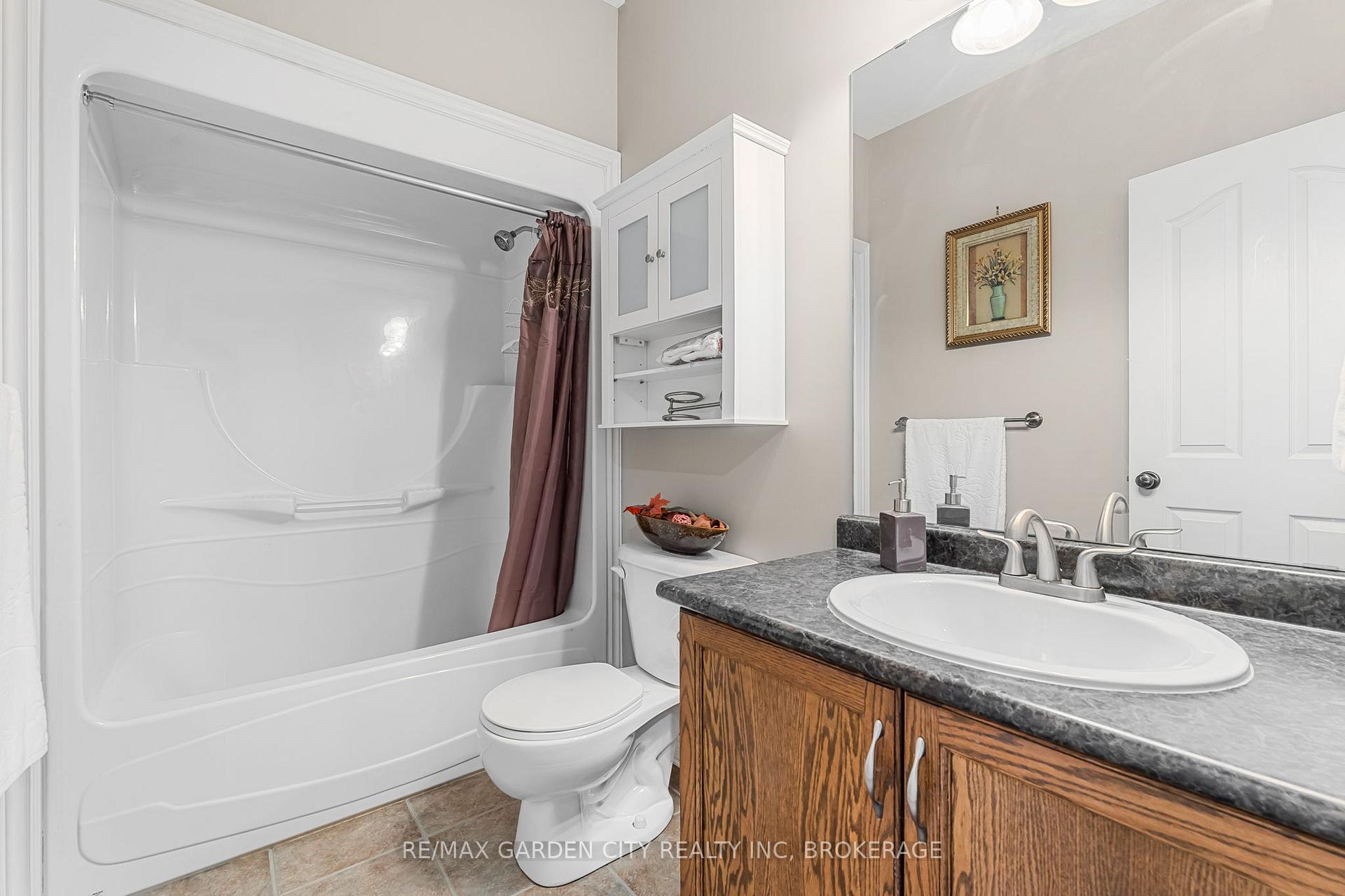 Photo 23 of 4022 Bush Crescent, Lincoln, Beamsville — HOMEH