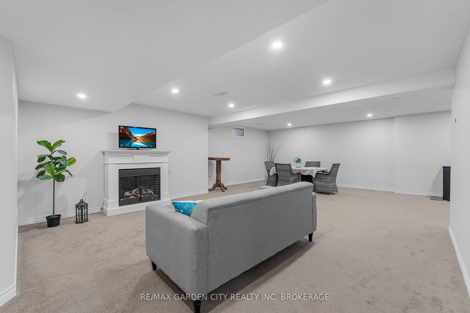 Photo 25 of 4022 Bush Crescent, Lincoln, Beamsville — HOMEH