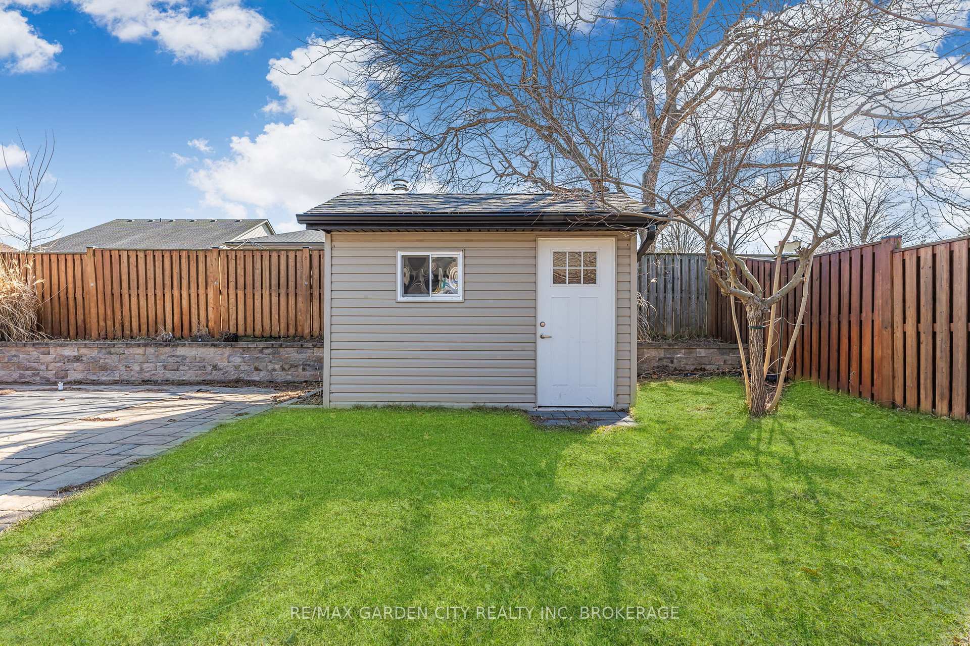 Photo 30 of 4022 Bush Crescent, Lincoln, Beamsville — HOMEH