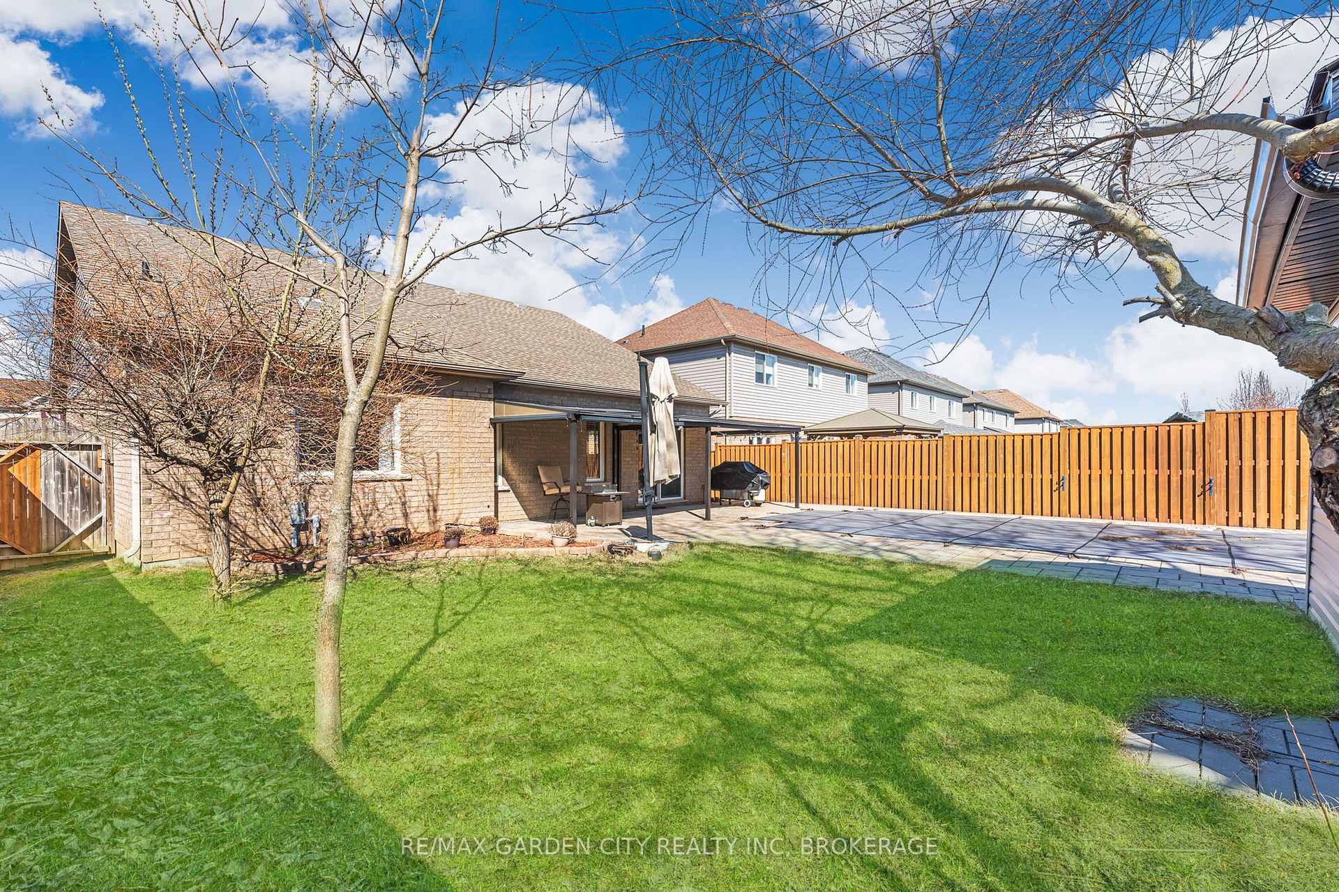 Photo 31 of 4022 Bush Crescent, Lincoln, Beamsville — HOMEH