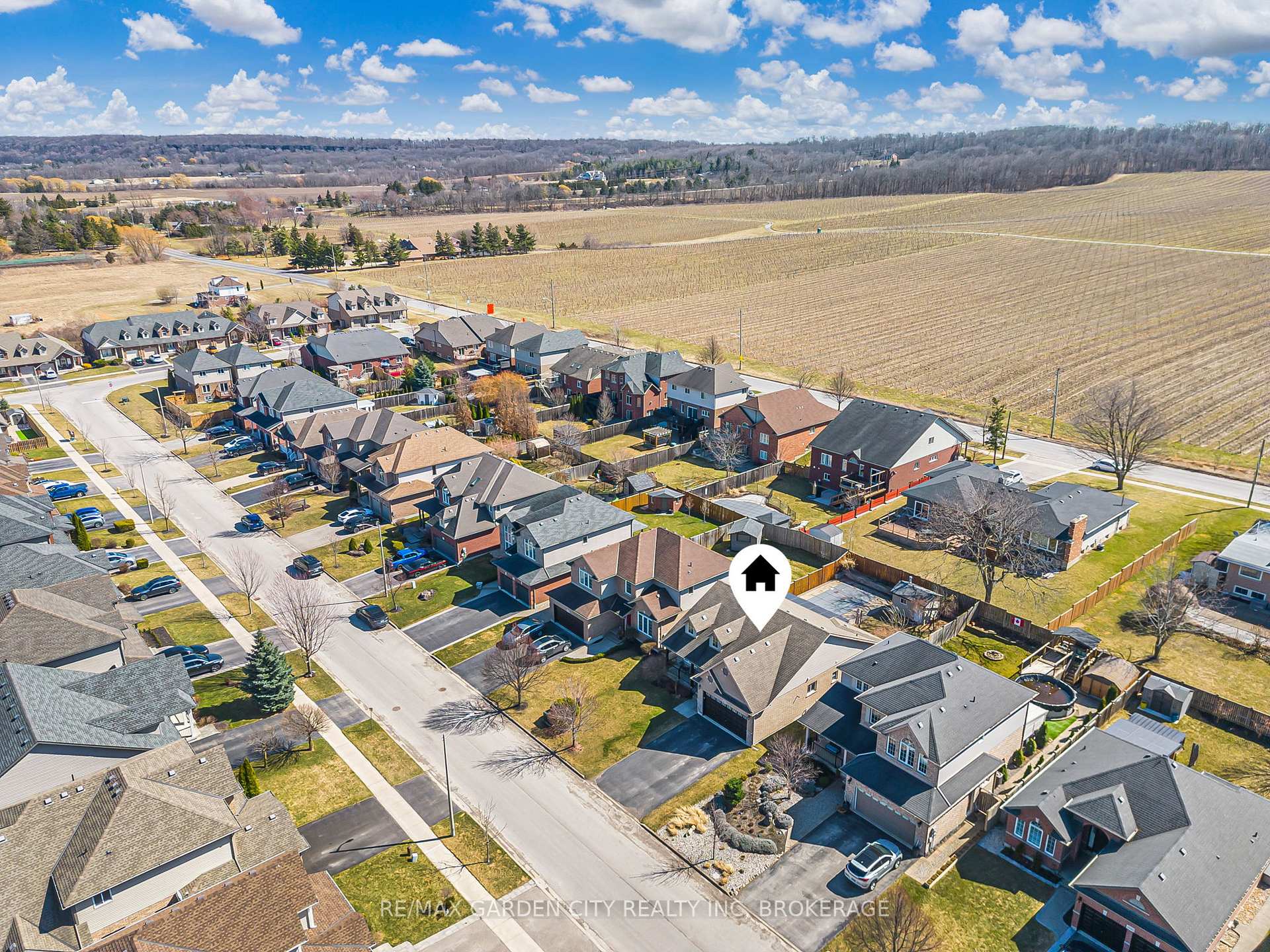 Photo 34 of 4022 Bush Crescent, Lincoln, Beamsville — HOMEH