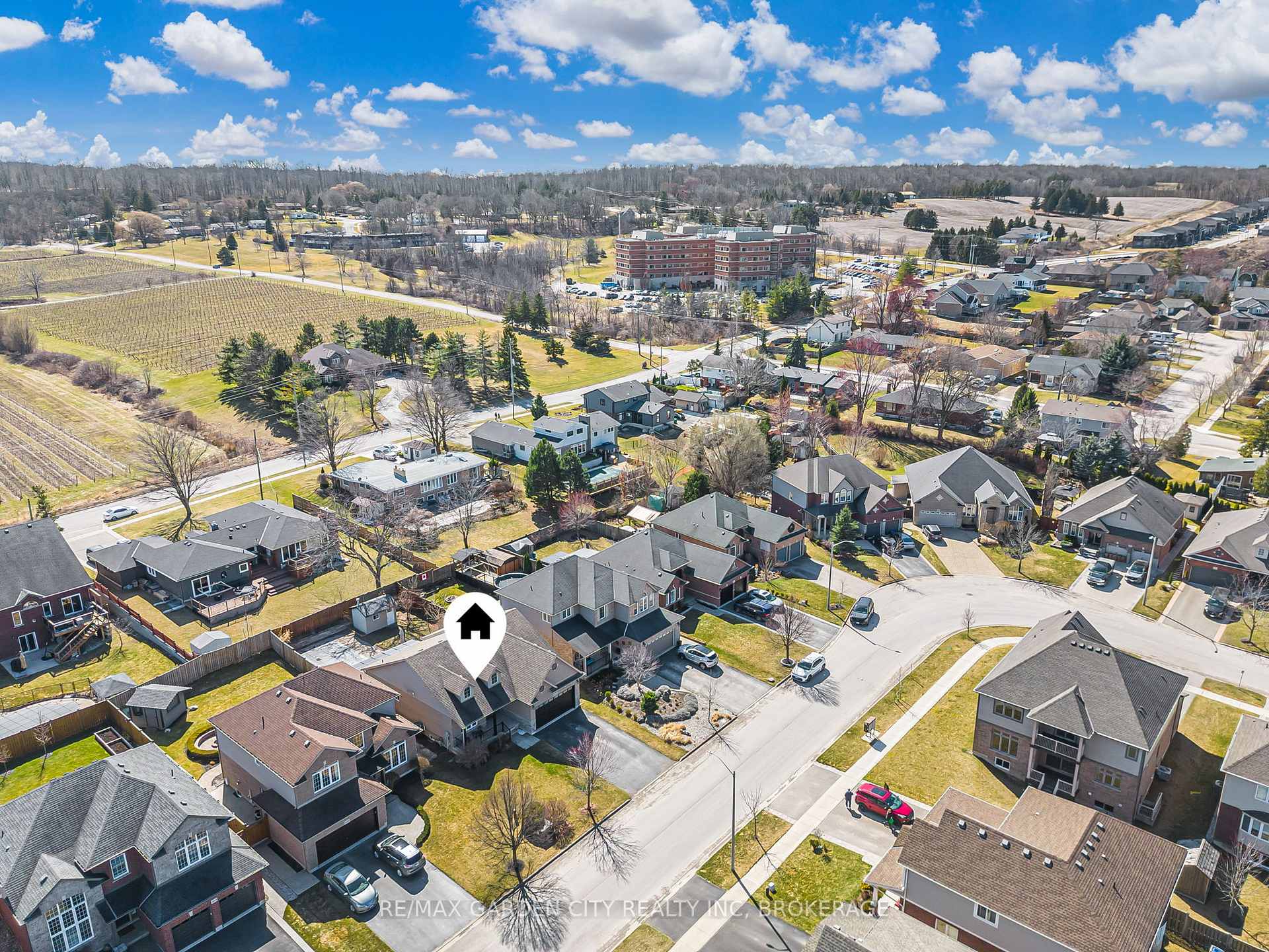 Photo 35 of 4022 Bush Crescent, Lincoln, Beamsville — HOMEH