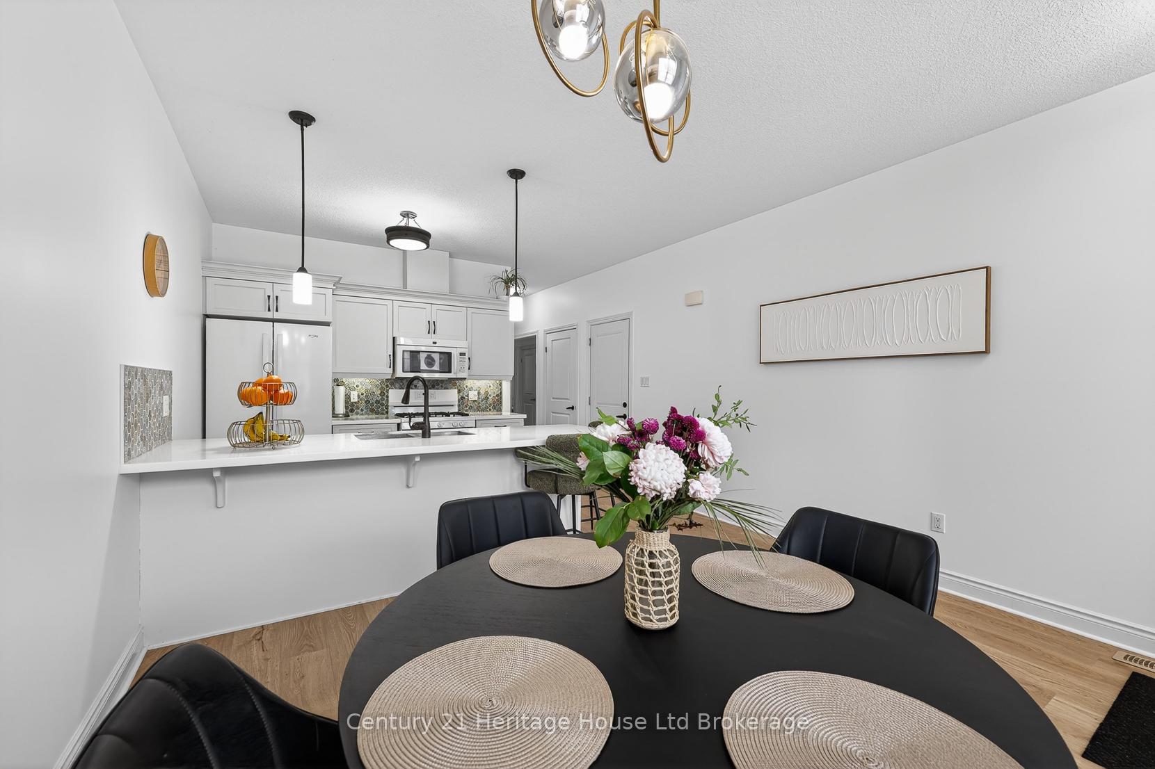 Photo 4 of Unit 9, 111 King Street E, Ingersoll, Ingersoll - South — HOMEH