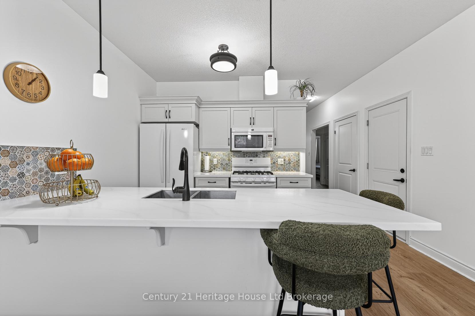 Photo 5 of Unit 9, 111 King Street E, Ingersoll, Ingersoll - South — HOMEH