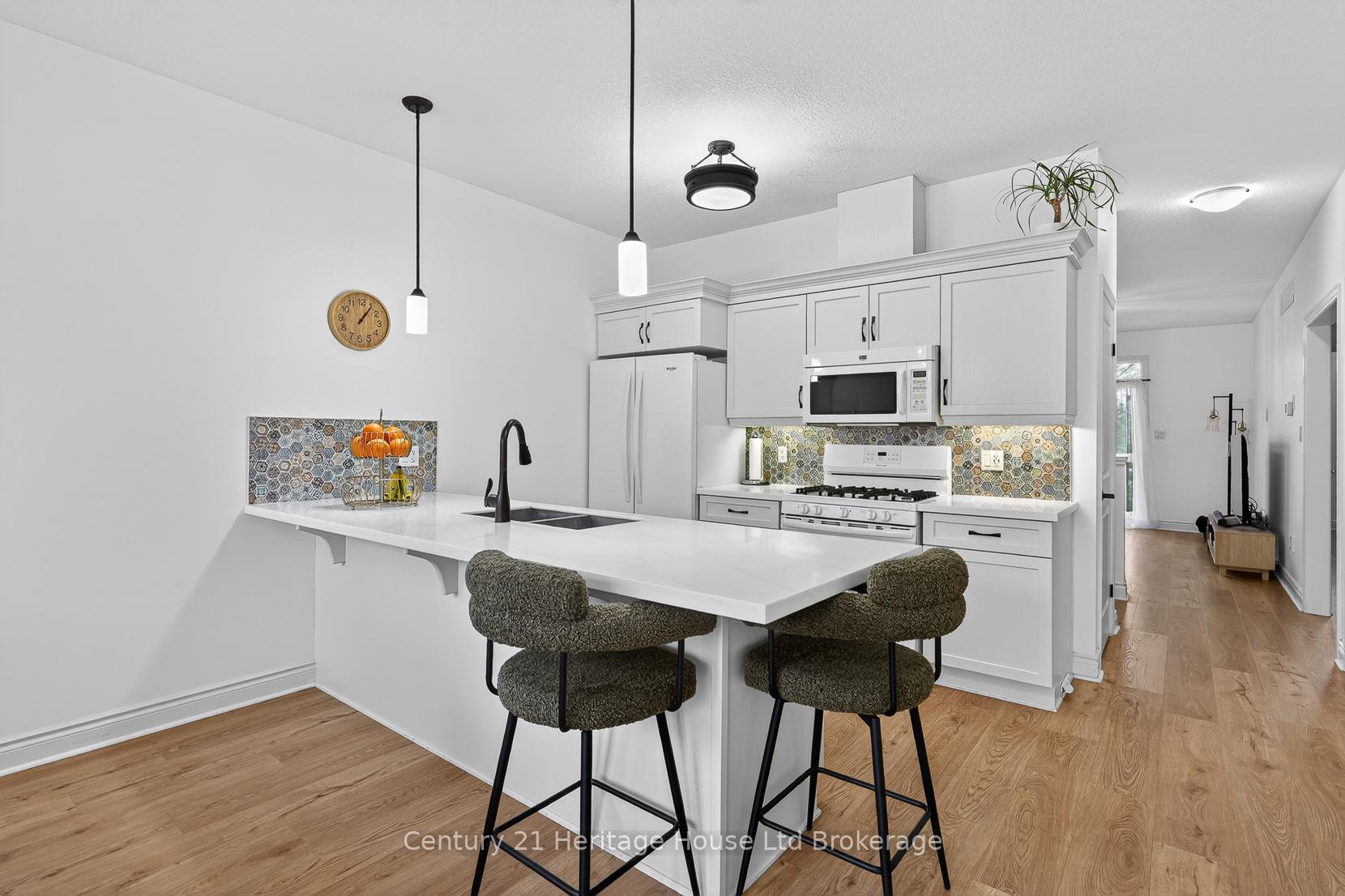 Photo 6 of Unit 9, 111 King Street E, Ingersoll, Ingersoll - South — HOMEH