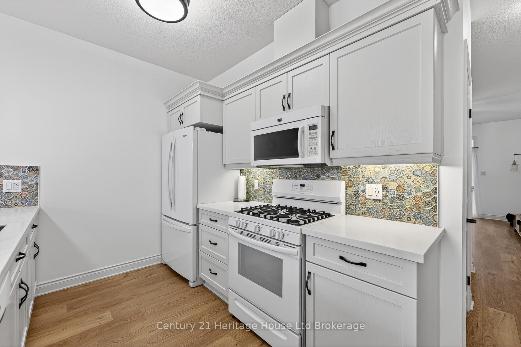 Photo 8 of Unit 9, 111 King Street E, Ingersoll, Ingersoll - South — HOMEH