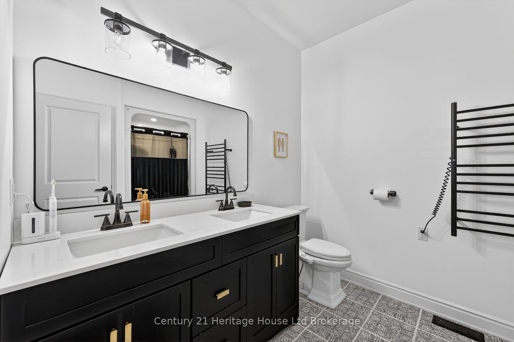 Photo 11 of Unit 9, 111 King Street E, Ingersoll, Ingersoll - South — HOMEH