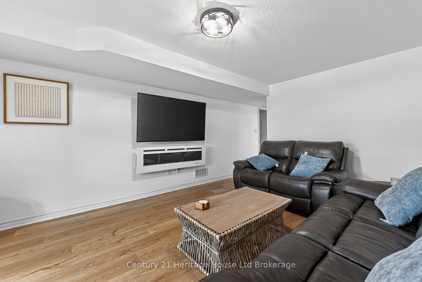 Photo 18 of Unit 9, 111 King Street E, Ingersoll, Ingersoll - South — HOMEH