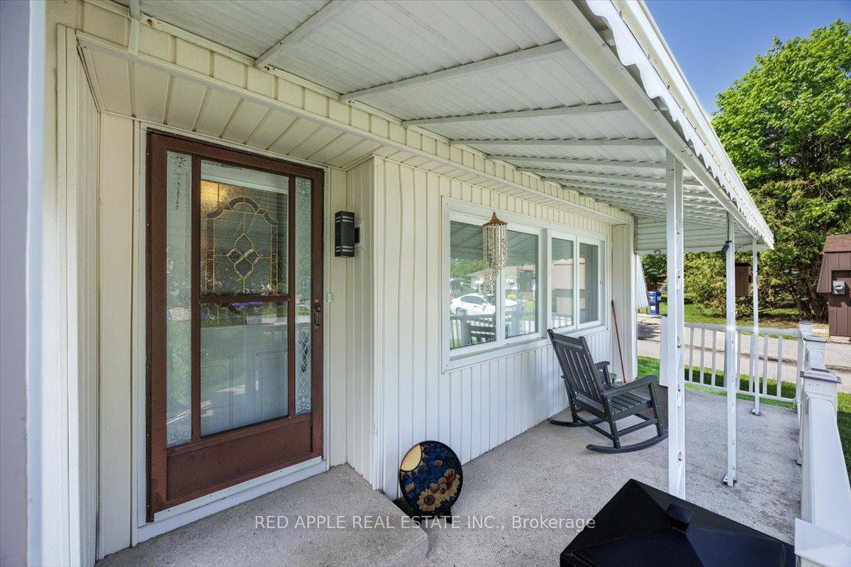 Photo 3 of 30 Flora Court, Innisfil, Rural Innisfil — HOMEH