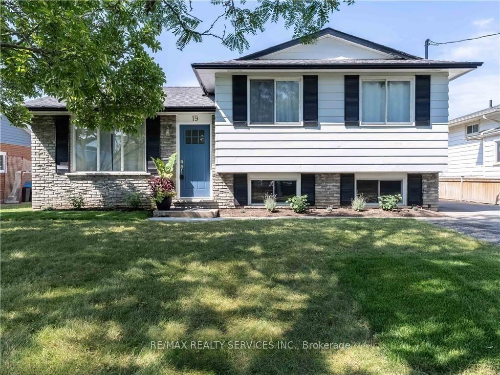 Photo 2 of 19 Ernest Street, St. Catharines, Lakeport — HOMEH