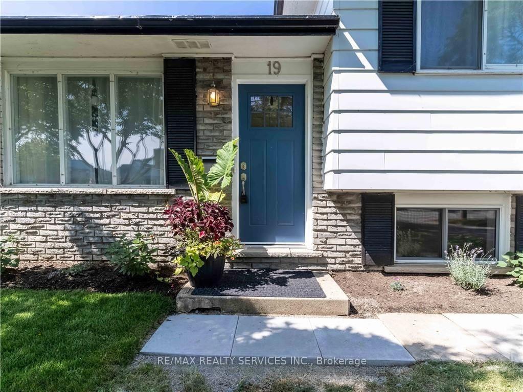 Photo 4 of 19 Ernest Street, St. Catharines, Lakeport — HOMEH