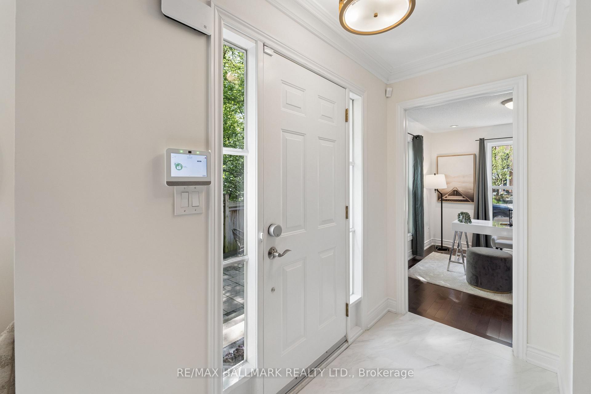 Photo 3 of 13 E J Lennox Way, Markham, Unionville — HOMEH