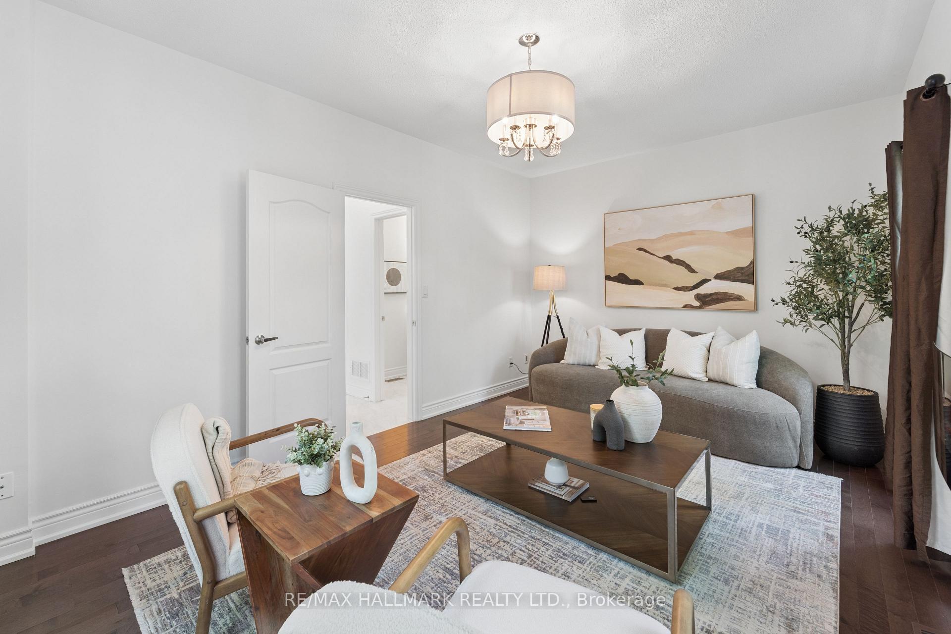 Photo 9 of 13 E J Lennox Way, Markham, Unionville — HOMEH