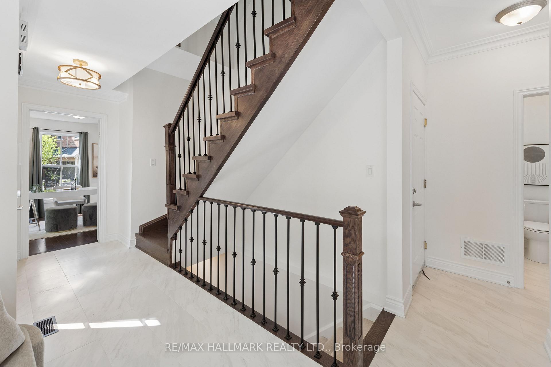 Photo 11 of 13 E J Lennox Way, Markham, Unionville — HOMEH