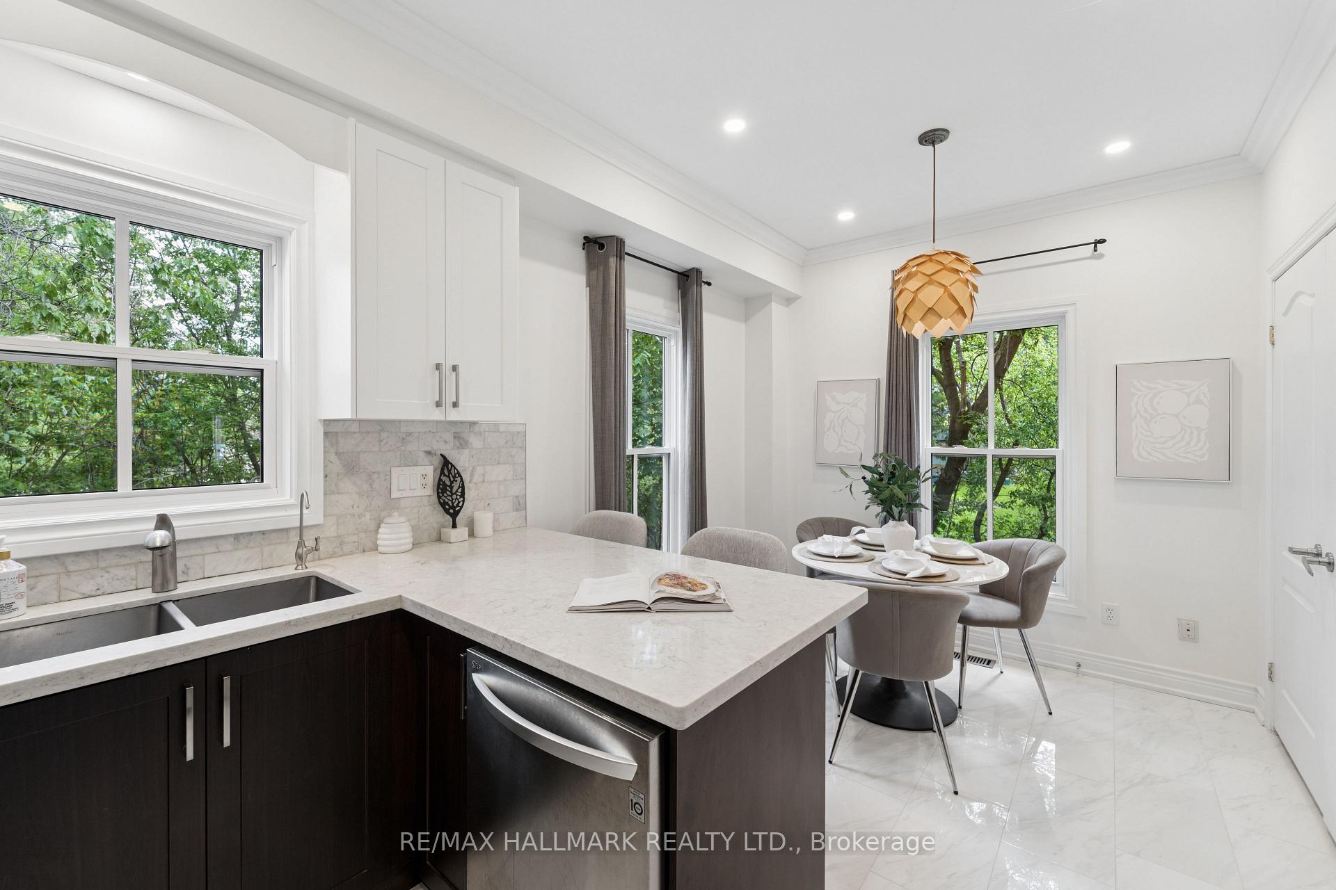 Photo 26 of 13 E J Lennox Way, Markham, Unionville — HOMEH