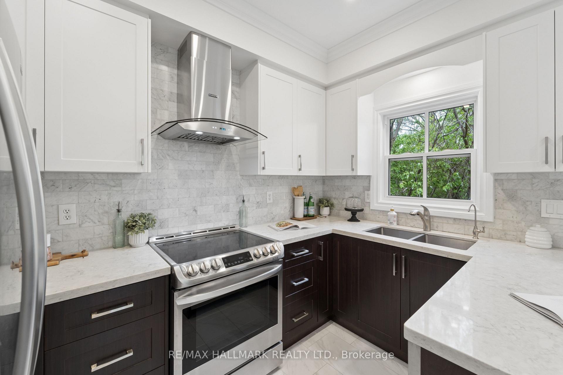 Photo 27 of 13 E J Lennox Way, Markham, Unionville — HOMEH
