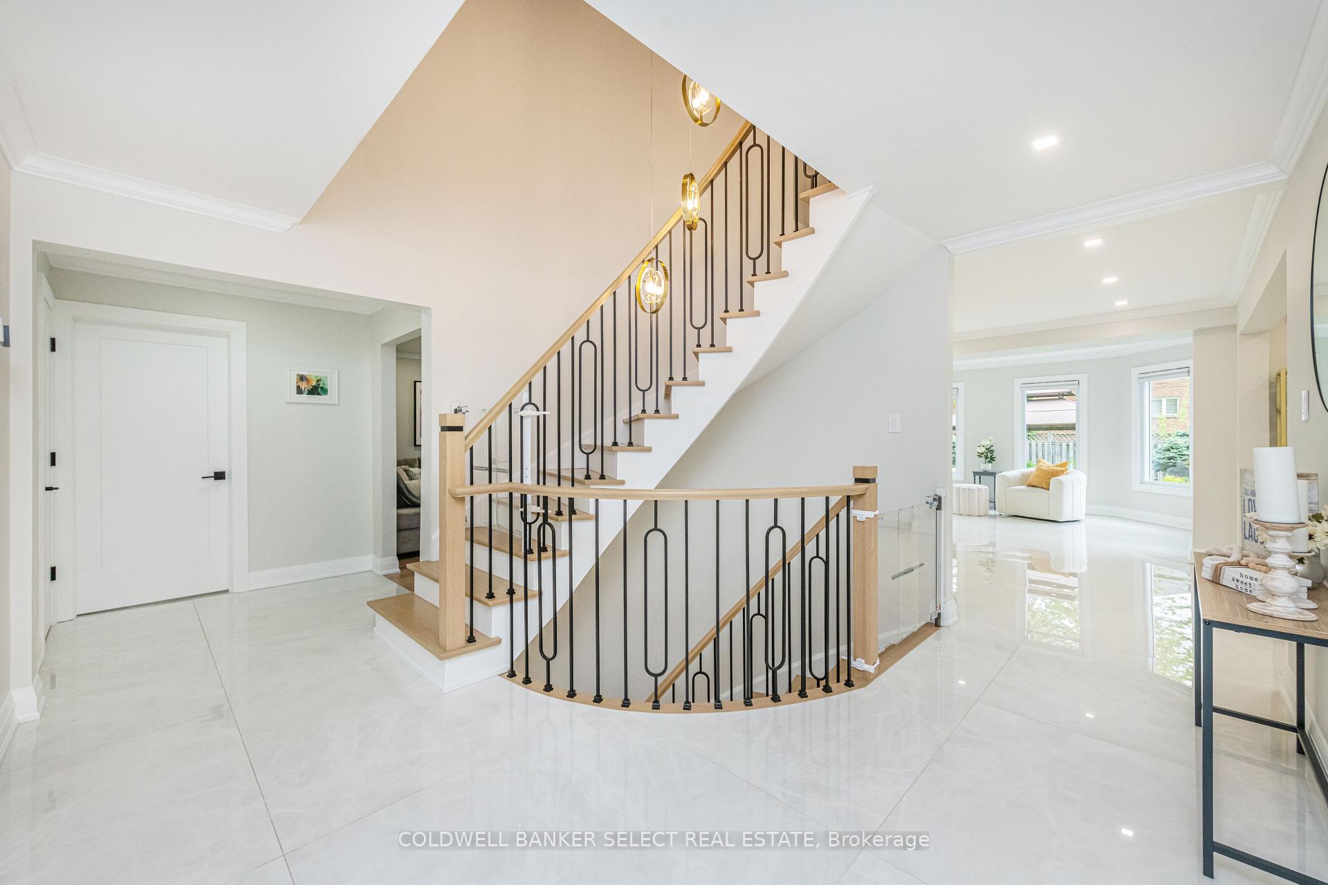 Photo 7 of 154 Conti Crescent, Vaughan, East Woodbridge — HOMEH
