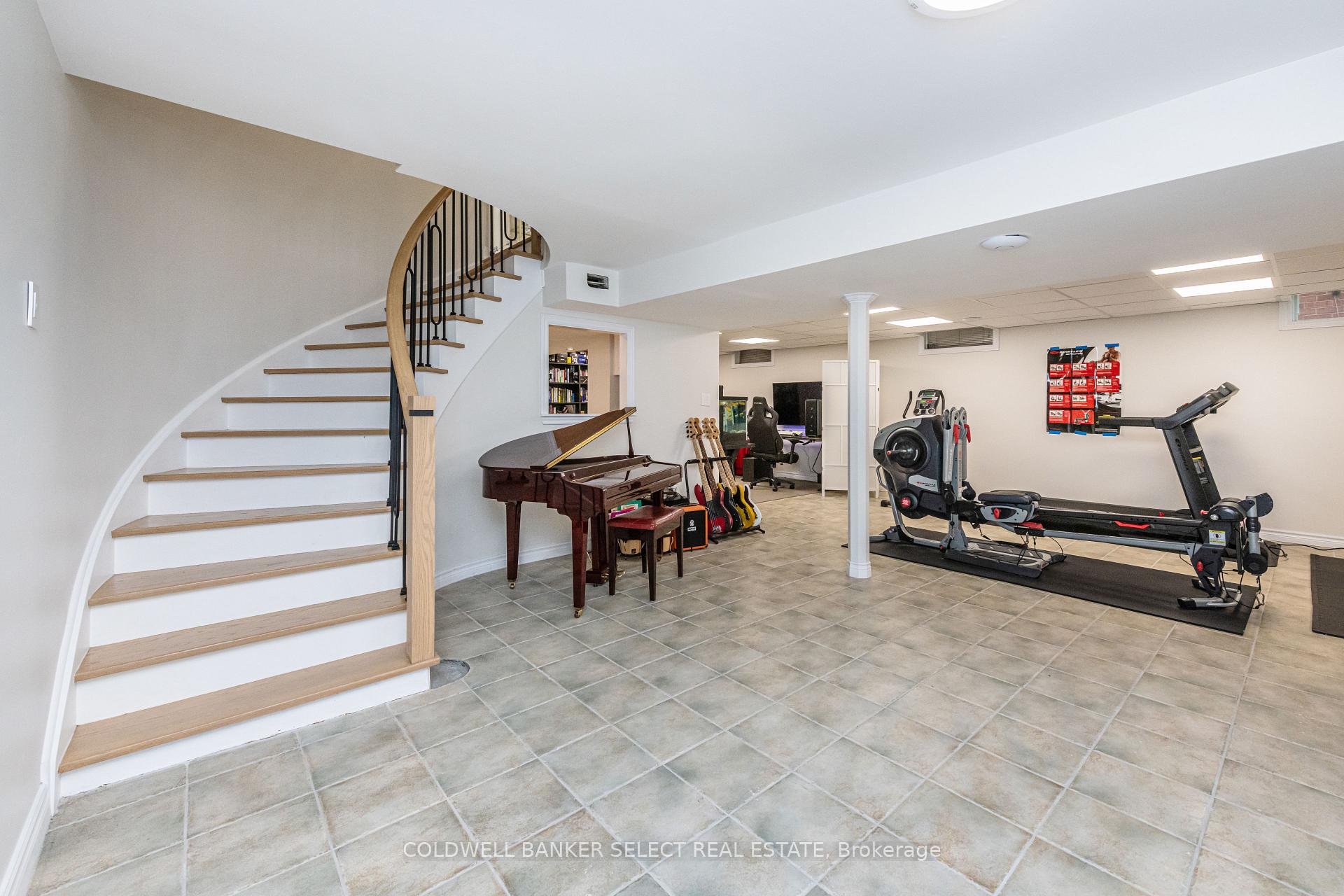 Photo 36 of 154 Conti Crescent, Vaughan, East Woodbridge — HOMEH