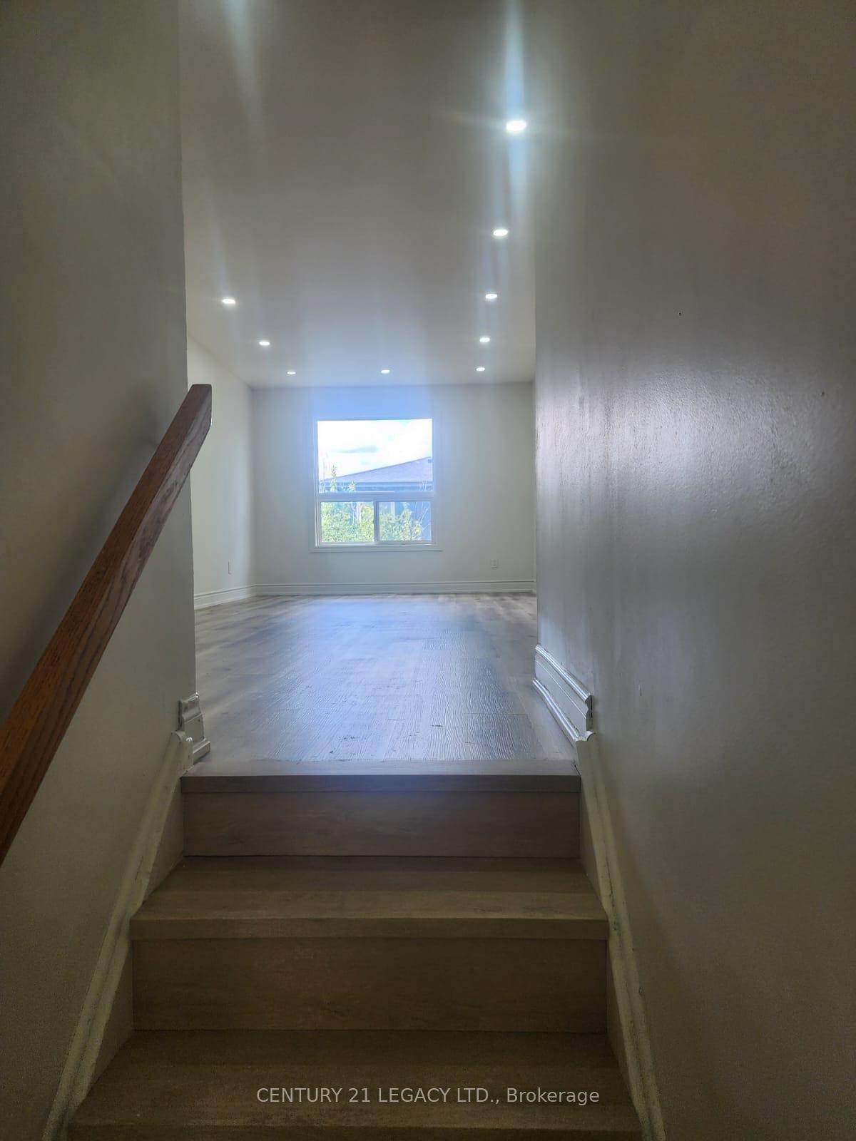 Photo 2 of 52 Rusthall Way, Brampton, Madoc — HOMEH