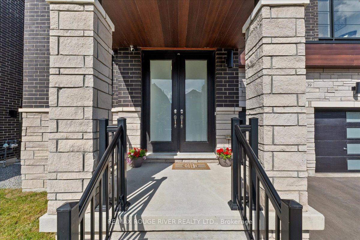 Photo 3 of 39 Armilia Place, Whitby, Rural Whitby — HOMEH