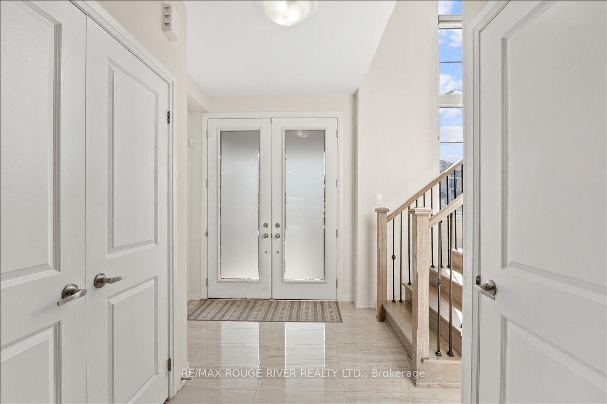 Photo 4 of 39 Armilia Place, Whitby, Rural Whitby — HOMEH