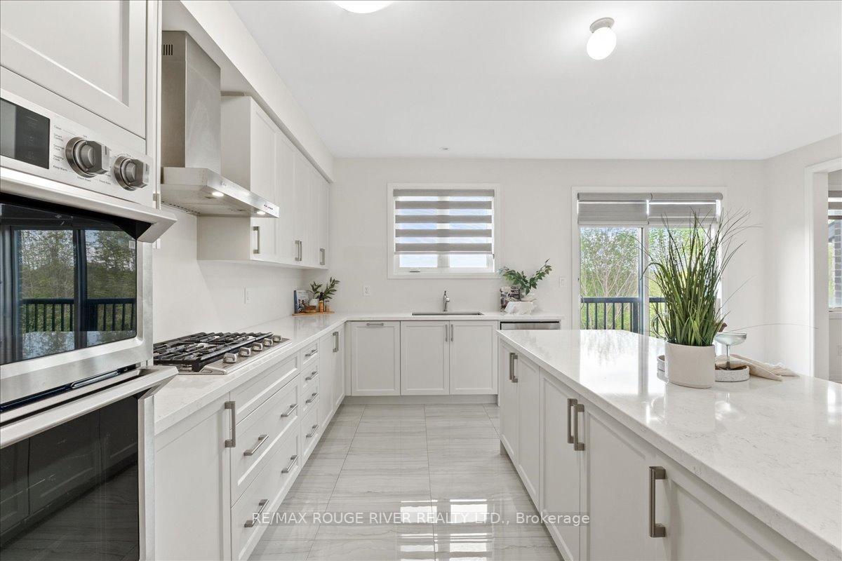 Photo 11 of 39 Armilia Place, Whitby, Rural Whitby — HOMEH