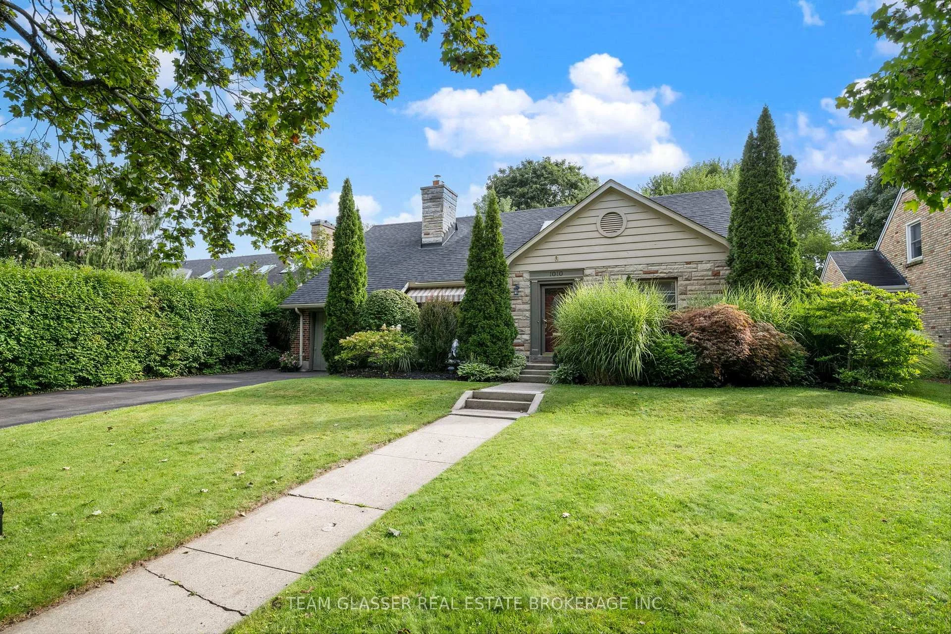 Photo 4 of 1010 Harrison Avenue, London, East B — HOMEH