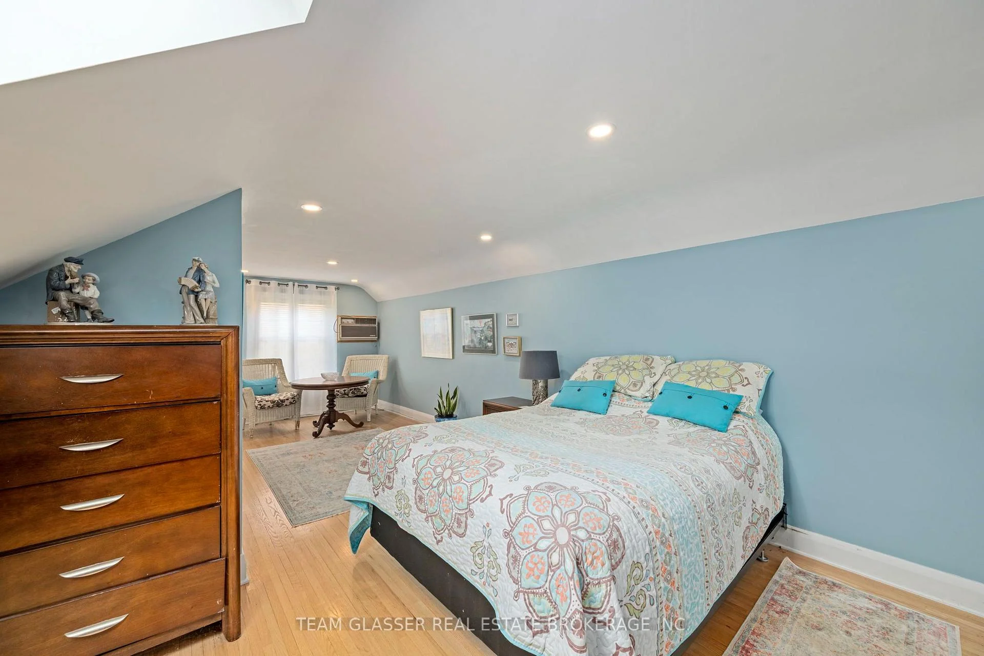 Photo 17 of 1010 Harrison Avenue, London, East B — HOMEH