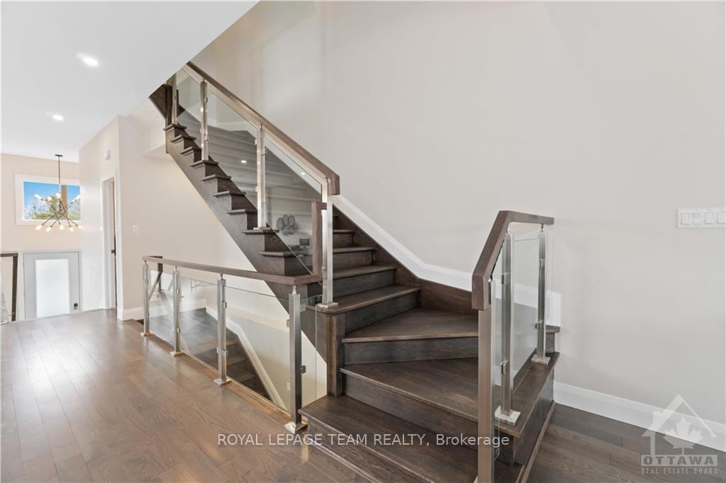 Photo 15 of 16 Melville Drive, Ottawa, Barrhaven - Pheasant Run — HOMEH