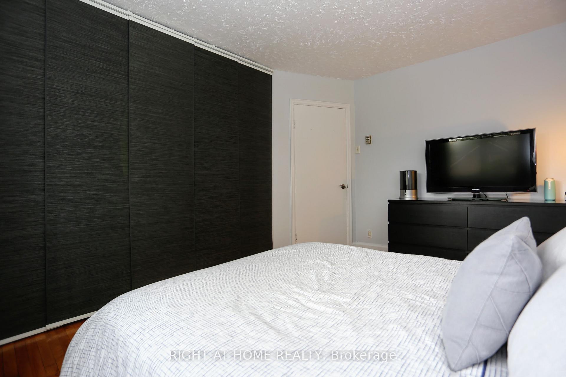 Photo 7 of 323 Levis Avenue, Ottawa, Vanier — HOMEH