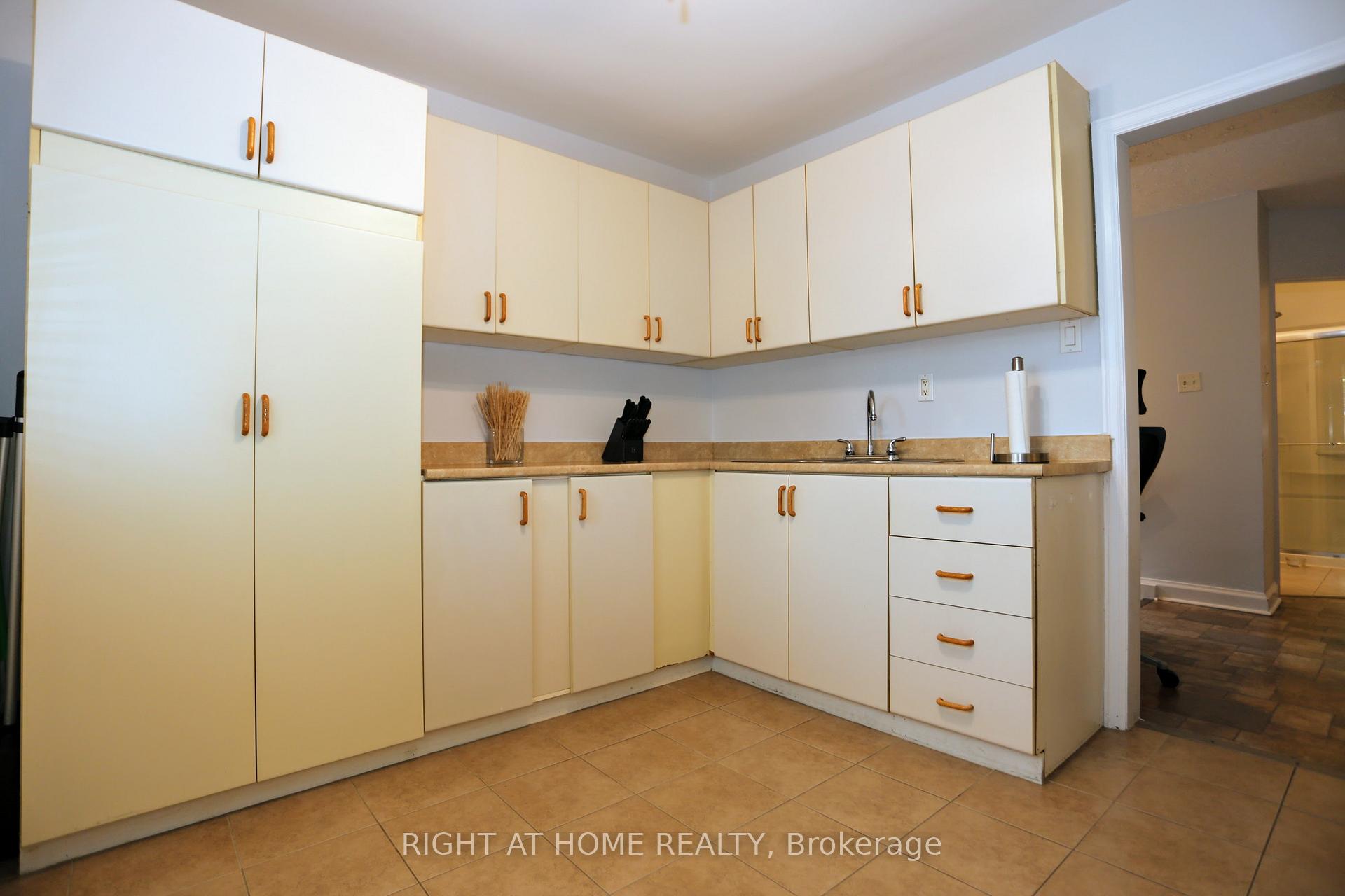 Photo 13 of 323 Levis Avenue, Ottawa, Vanier — HOMEH
