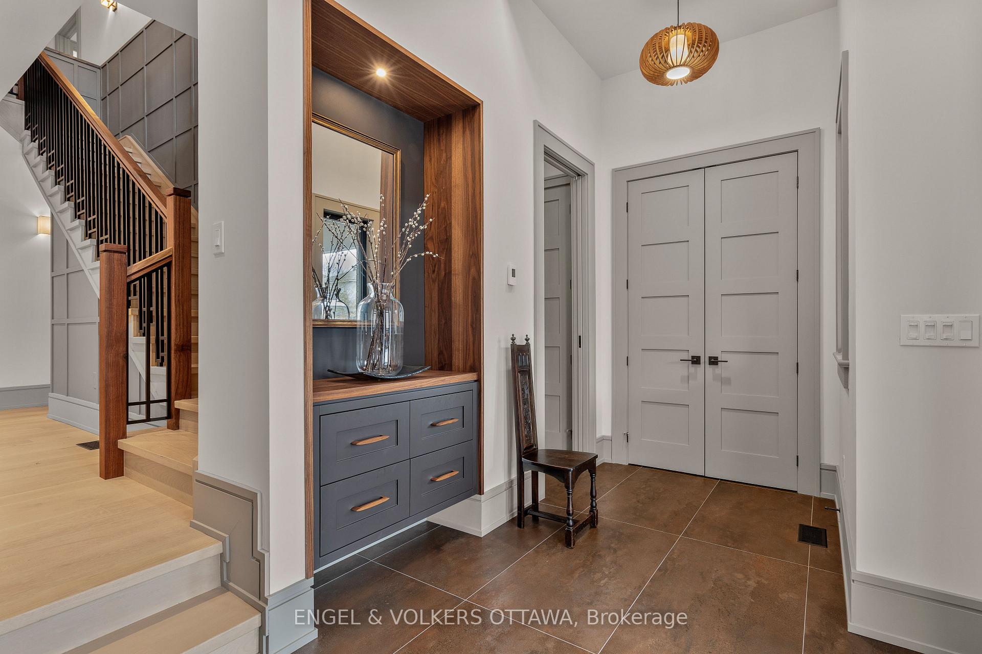 Photo 4 of 37 Clarendon Avenue, Ottawa, Ottawa West — HOMEH