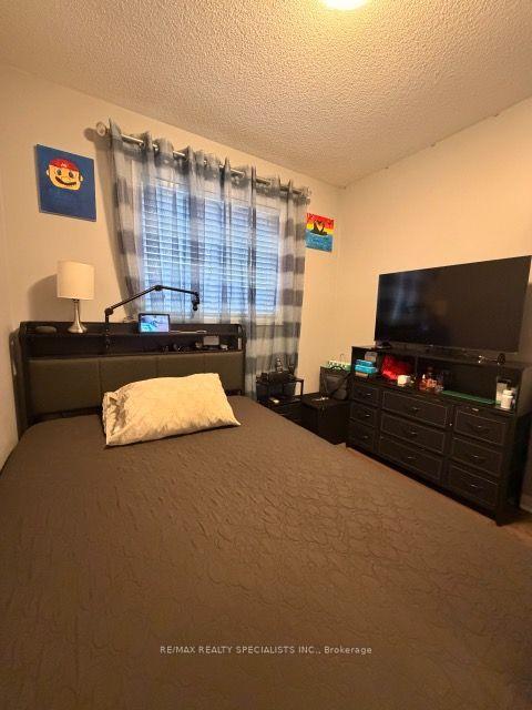 Photo 15 of 59 Cadillac Crescent, Brampton, Fletcher's Meadow — HOMEH