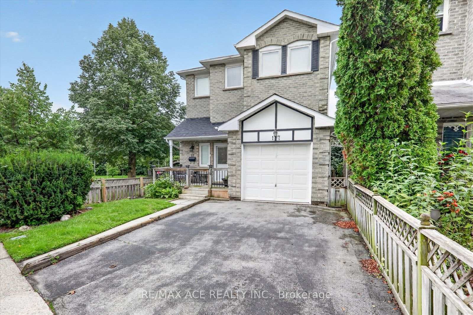 Photo 2 of 17 Whittington Court, Ajax, South West — HOMEH