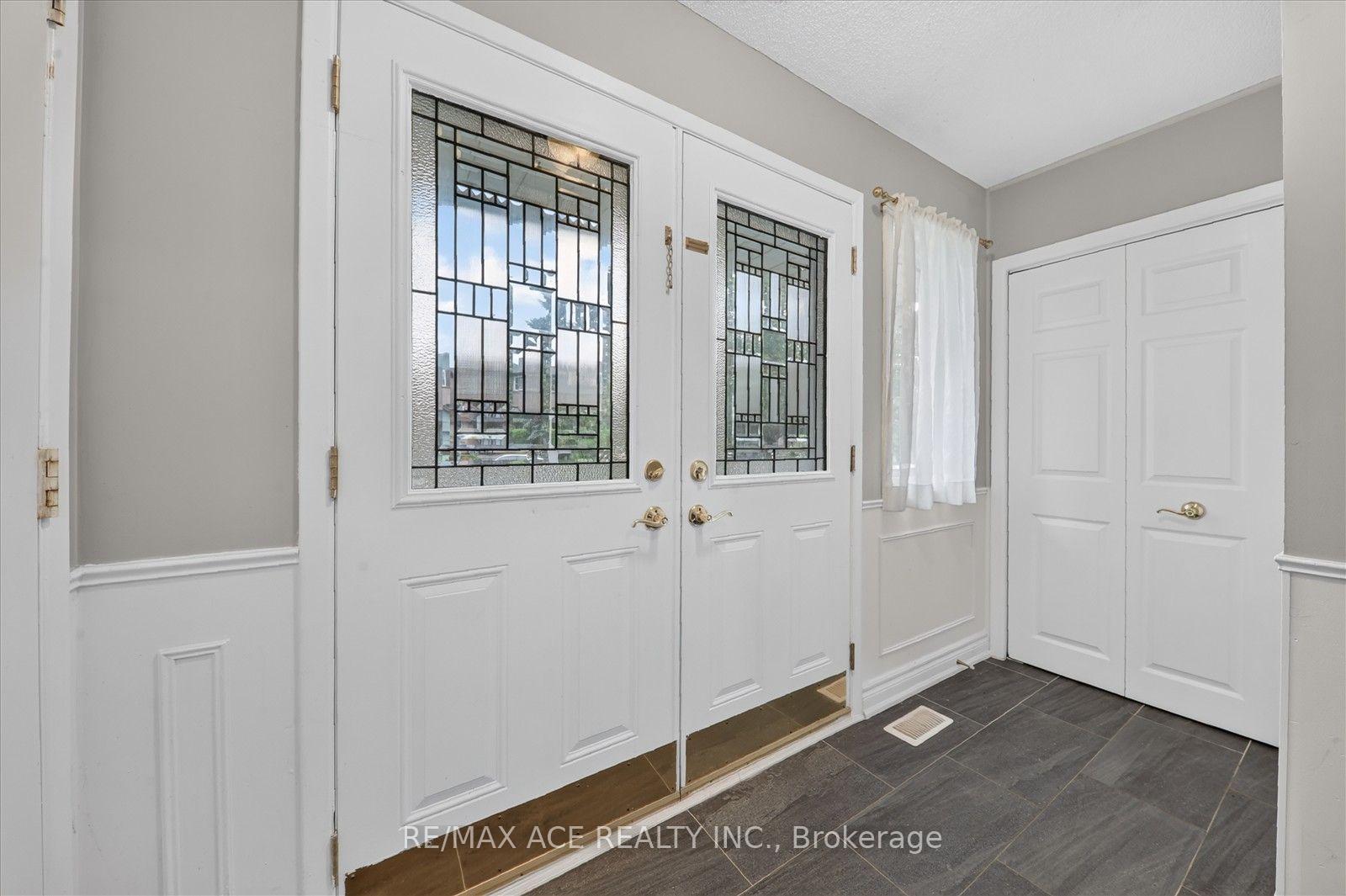 Photo 5 of 17 Whittington Court, Ajax, South West — HOMEH
