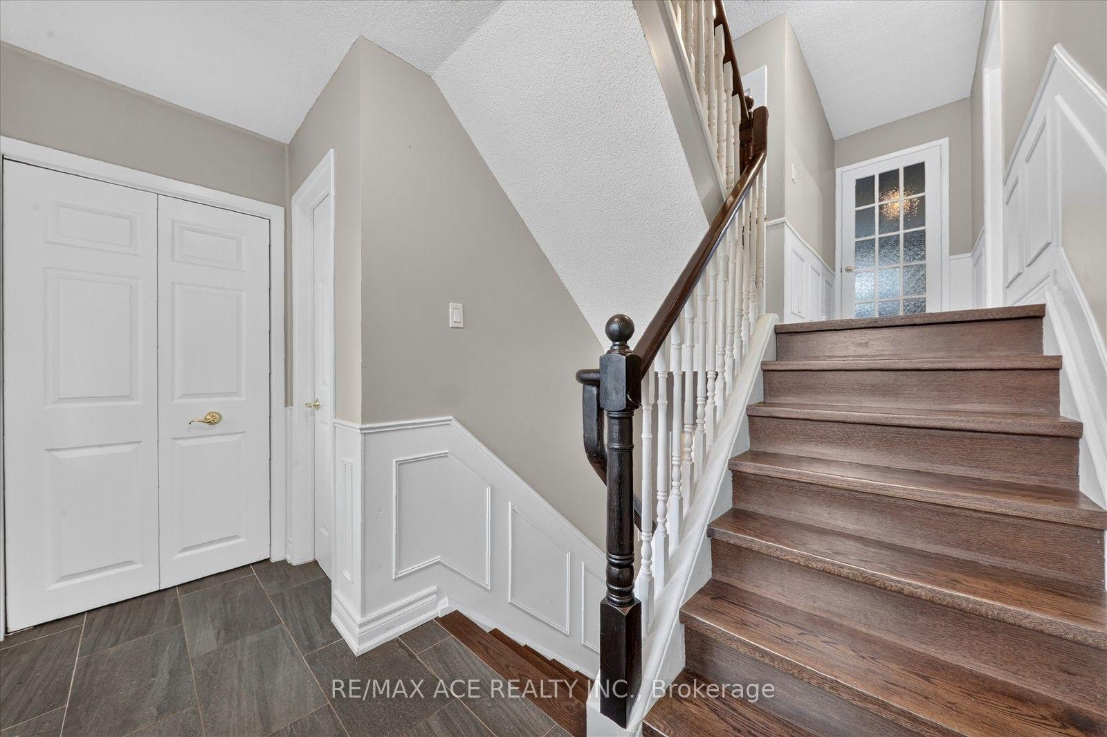 Photo 6 of 17 Whittington Court, Ajax, South West — HOMEH