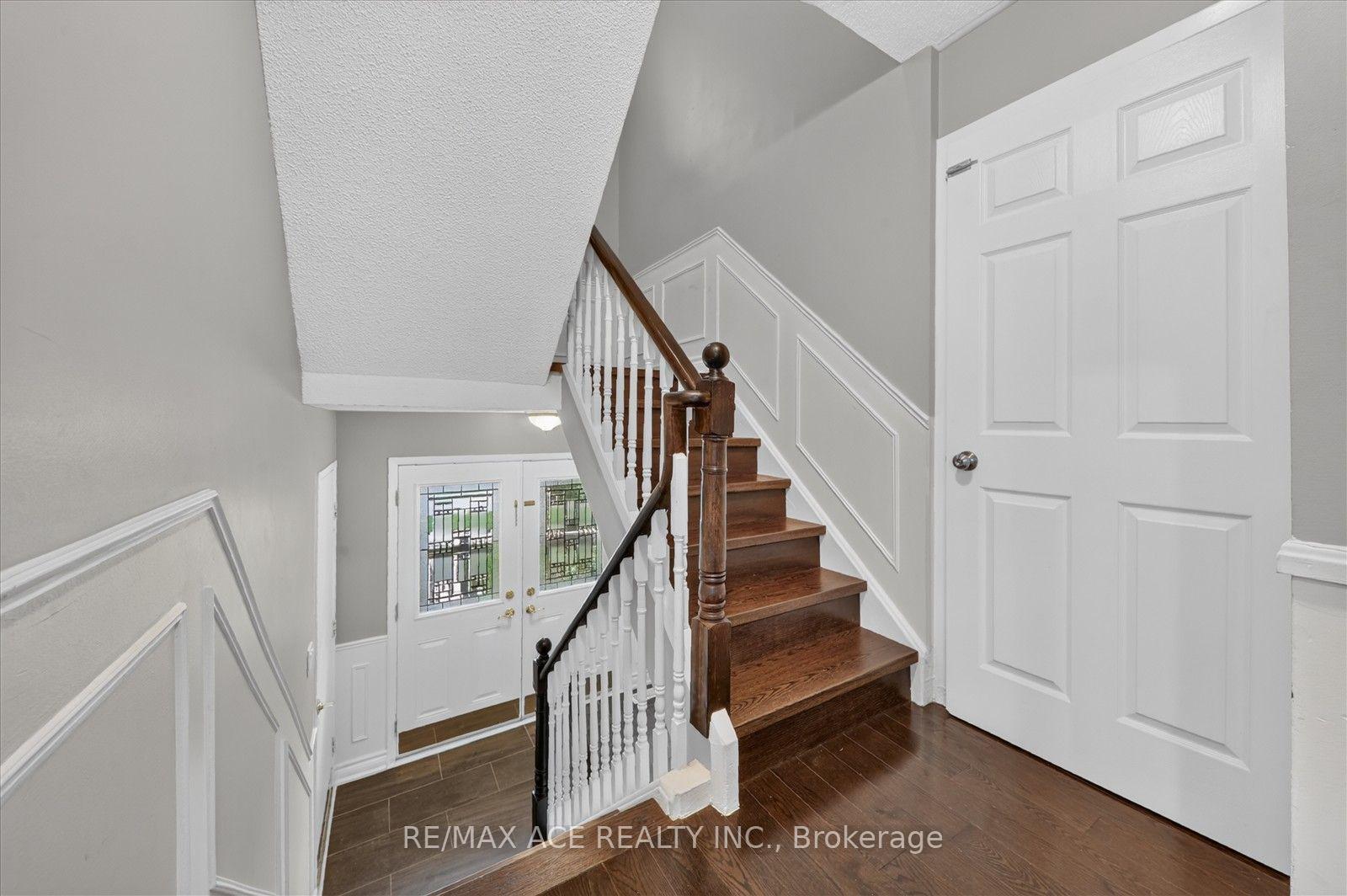 Photo 7 of 17 Whittington Court, Ajax, South West — HOMEH