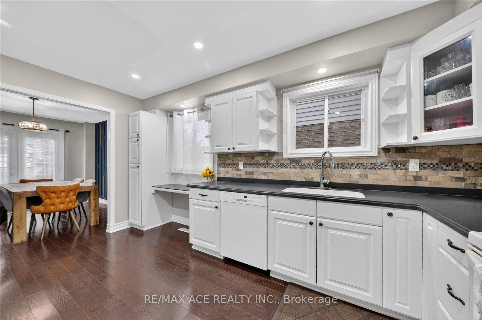 Photo 8 of 17 Whittington Court, Ajax, South West — HOMEH