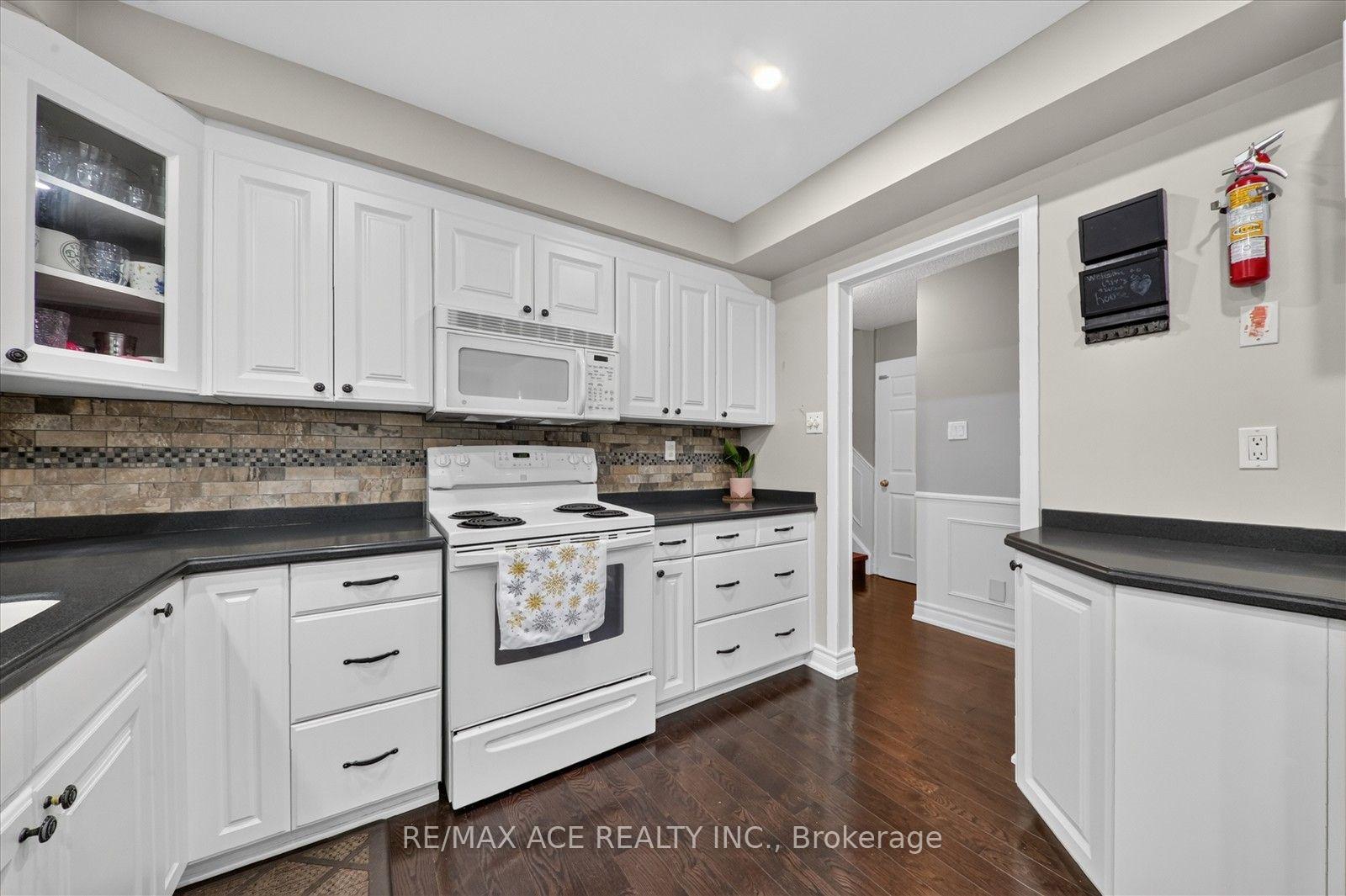 Photo 9 of 17 Whittington Court, Ajax, South West — HOMEH
