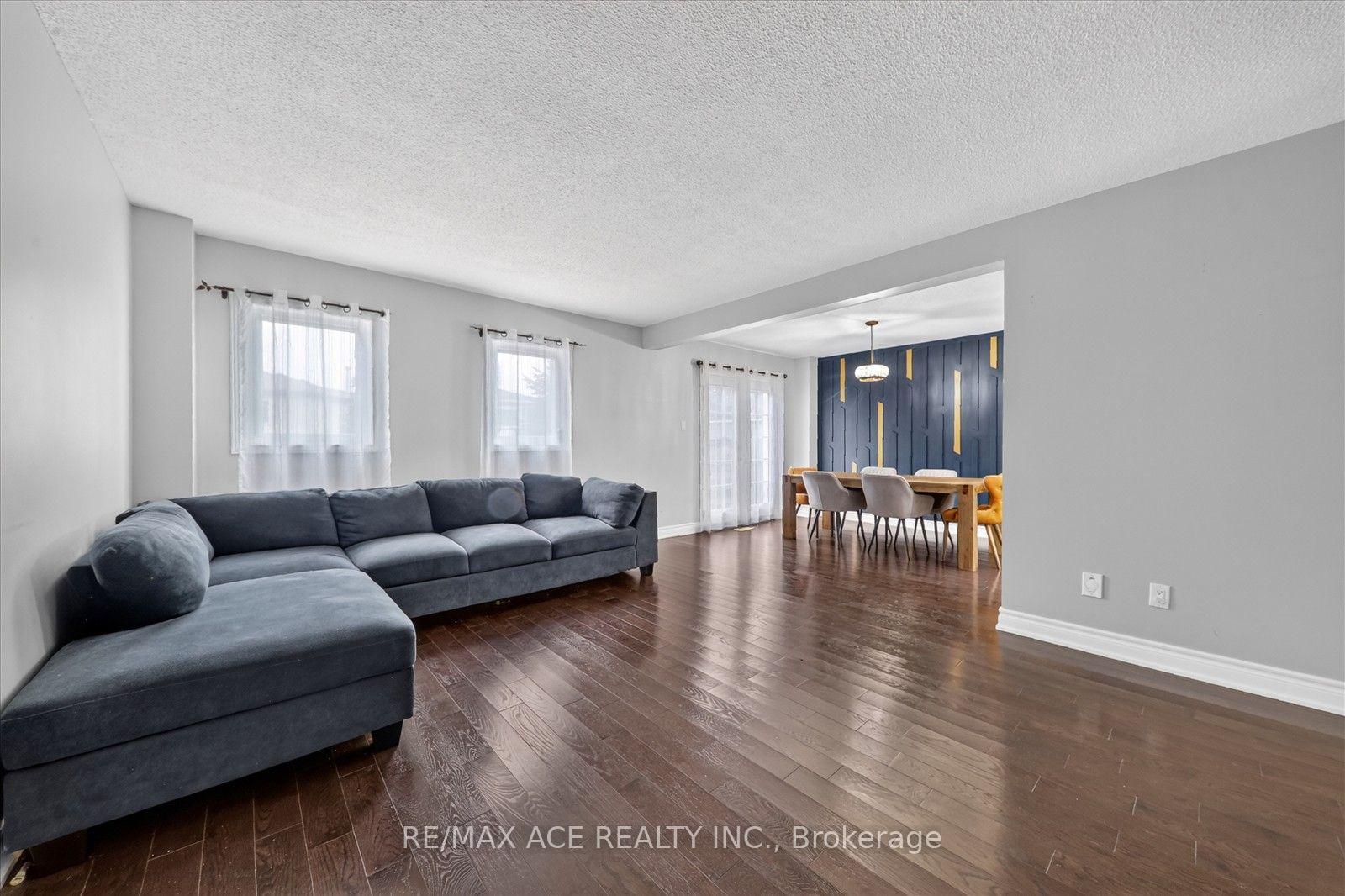Photo 15 of 17 Whittington Court, Ajax, South West — HOMEH