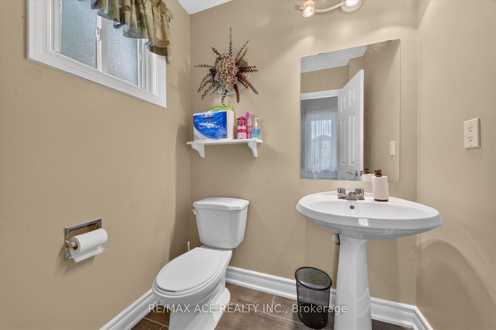 Photo 18 of 17 Whittington Court, Ajax, South West — HOMEH
