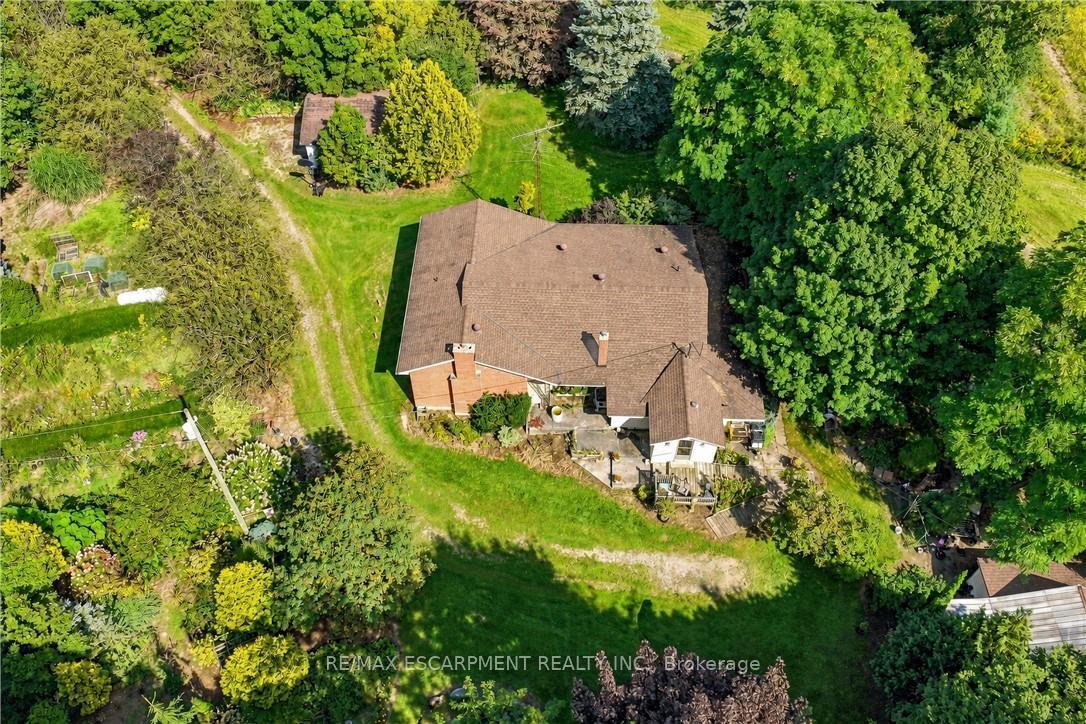 Photo 3 of 994 Safari Road, Hamilton, Rural Flamborough — HOMEH