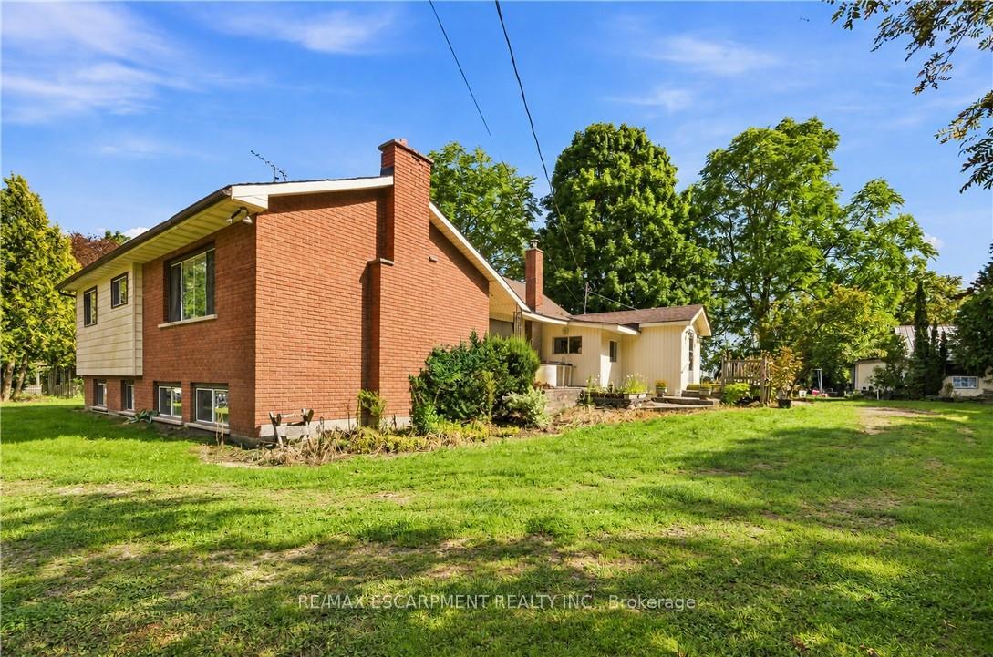 Photo 5 of 994 Safari Road, Hamilton, Rural Flamborough — HOMEH