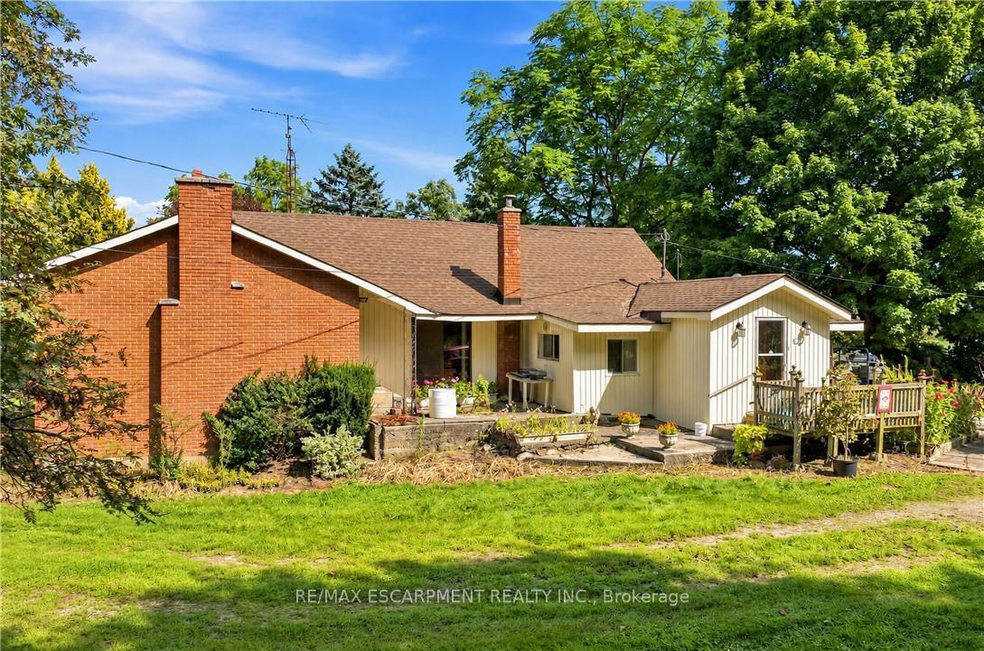 Photo 6 of 994 Safari Road, Hamilton, Rural Flamborough — HOMEH